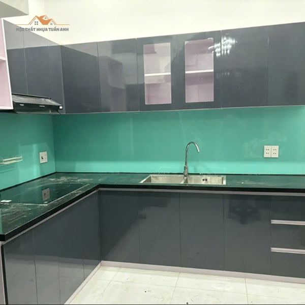 Tủ bếp nhựa cao cấp phối màu tinh tế