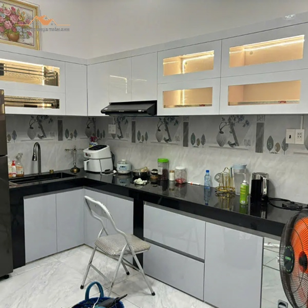 Giá thành thấp hơn gỗ công nghiệp hay gỗ tự nhiên