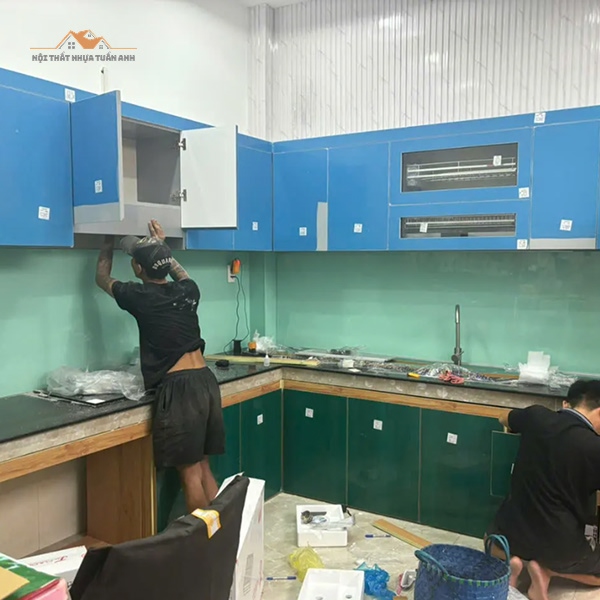 So sánh tấm nhựa Ecoplast và gỗ công nghiệp về độ bền và chống nước