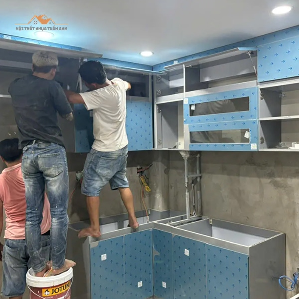 Nhân viên kỹ thuật thiết kế bản vẽ 3D thi công tủ bếp nhựa
