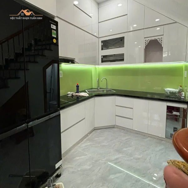 Xưởng sản xuất tủ bếp nhựa với máy CNC cắt chính xá