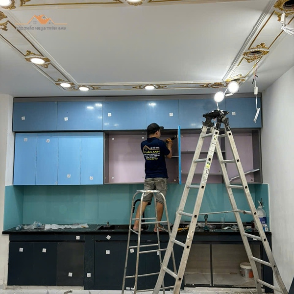 Căn chỉnh ốc vít đồng trục cho khung tủ nhựa